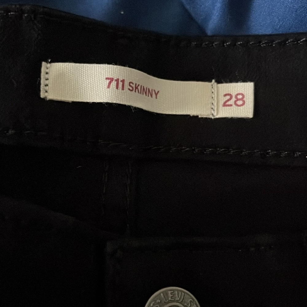 Women’s Levi’s black 711 skinny distressed fit jeans - Picture 12 of 12